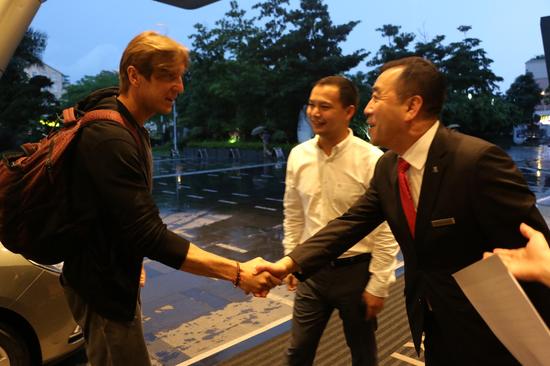 先生与马西莫安布罗西尼(Massimo Ambrosini