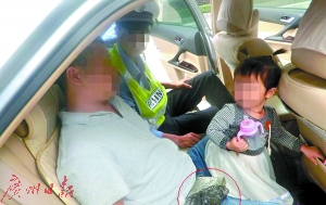 这名男子带着女儿携毒驾车被查。广州日报记者邵权达摄