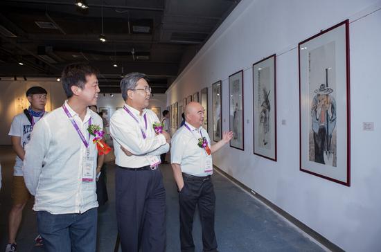 南开校友和社会各界参观画展