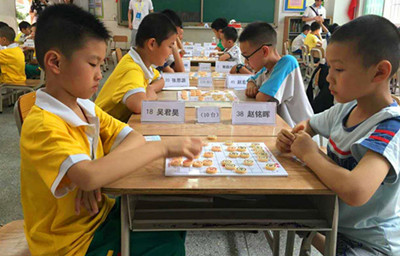 江门小将帅在市第八届运动会象棋比赛中展智谋