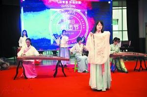 广铁一中的同学们在现场表演。广州日报记者杨耀烨 摄