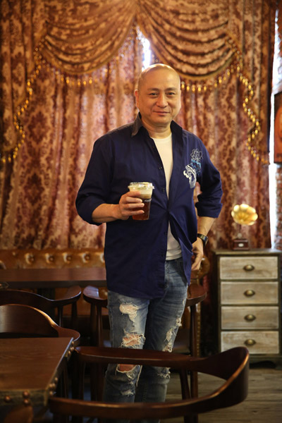 “皇阿玛”汤镇业携名模倾小城广州代言