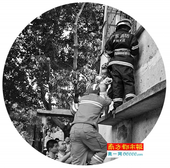 惠城区消防大队下角消防中队赶到现场后成功将男童救出。消防供图