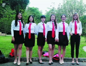 从左到右分别为:梁巧玲、李倩雯、吕宁、王春春、李忠慧、刘沁沅。
通讯员供图