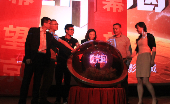 激光放映机引爆魔兽 望京保利巨幕开门红 _湛