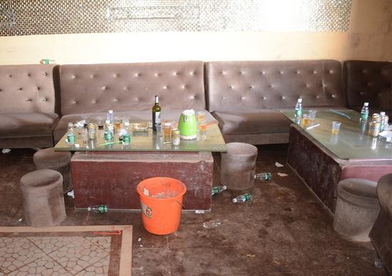 湛江坡头瘾君子集资建房聚众吸毒被抓_湛江频