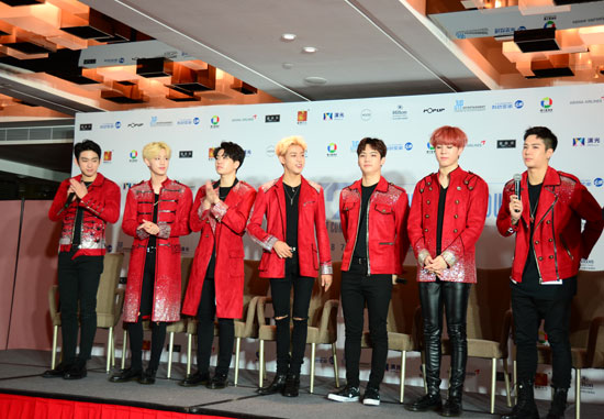 GOT7全员红装现身广州