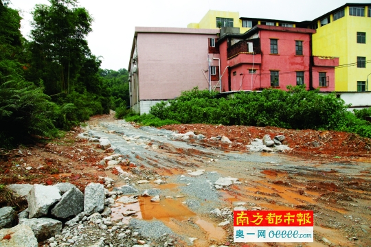 村民修建的路。