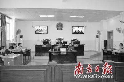 原被告在法庭上据理力争。南方日报记者 王昌辉 摄
