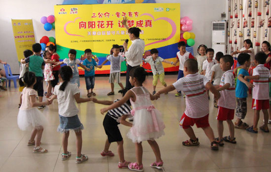 关爱清远留守儿童 育儿大师传授科学教育方法