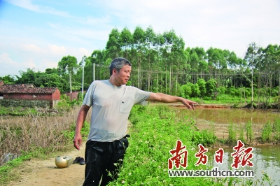 朱志新讲述当日救起溺水儿童的情景。博罗县委办供图