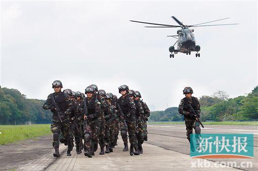 ■特战一连与航空兵团进行陆空协同训练。