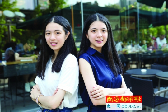 东莞中学双胞胎学霸，姐姐徐琬励(右)和妹妹徐琬彤。南都记者刘媚 摄