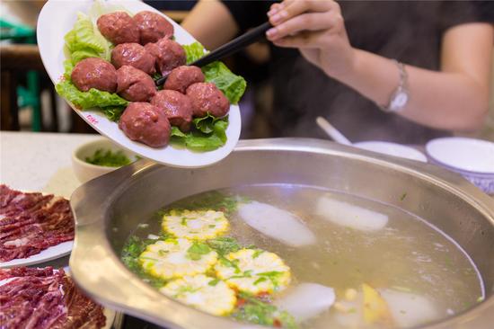鲜肉丸下锅