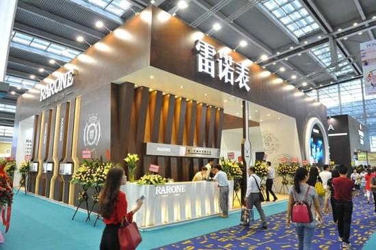 2016深圳钟表展盘点 雷诺女表诠释轻时尚_湛