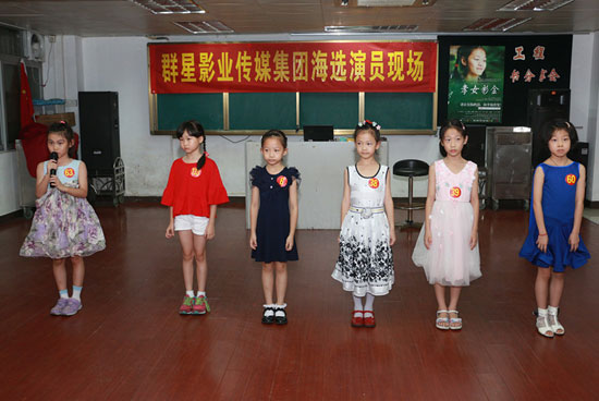 小选手们做自我介绍