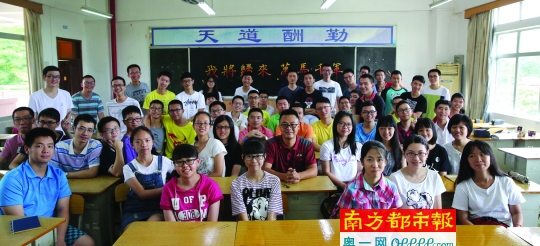 中山纪念中学高三(12)班61人有60人高考成绩上一本线,学生汇总学习心得成考试秘笈。