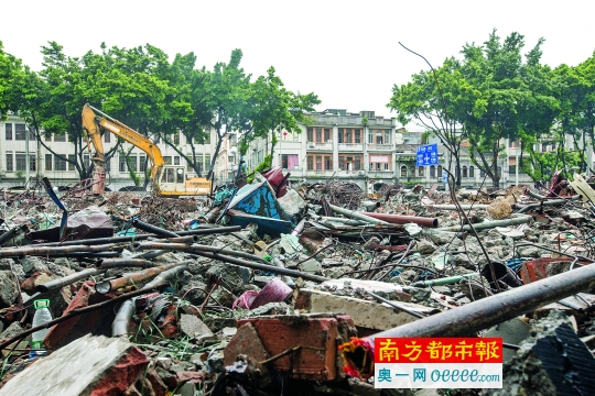 7月4日，“将军东”电器城已基本拆平。南都记者 谭庆驹 摄