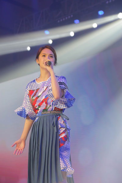 杨丞琳献唱