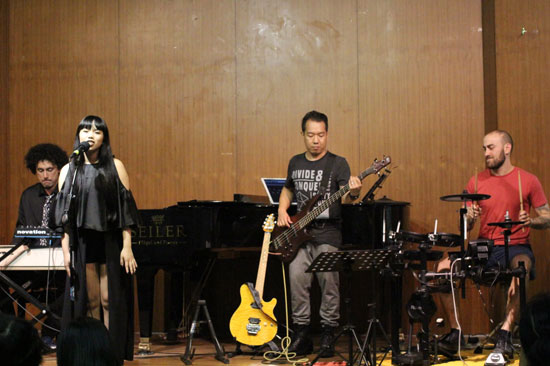 流行音乐演奏演唱试听会现场