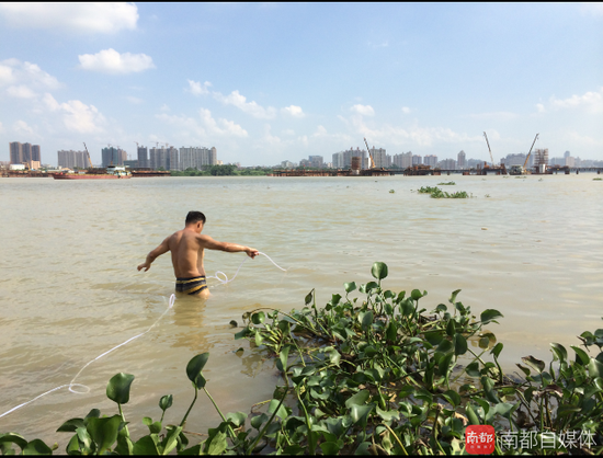 惠州9岁男童东江戏水失踪 只因捡块泡沫板(图)