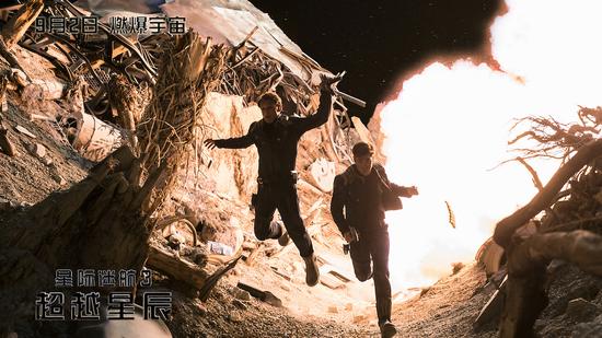 契柯夫和柯克惊险逃脱爆炸