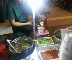 龙哥低下头,默默做自己要做的事