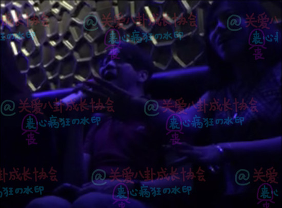 曝陶喆在洛杉矶KTV唱歌