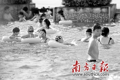 东莞将增加对高风险泳池的监管频次。南方日报记者 胡国球 摄