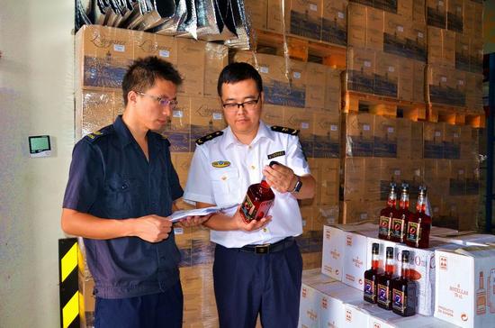 深圳口岸首次从西班牙进口葡萄酒中检出人工色素。