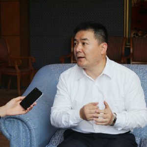 钱爸爸董事长_董事长办公室图片