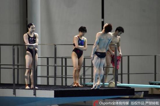 中国跳水队在巴西冻坏了：直哆嗦 该带羽绒服