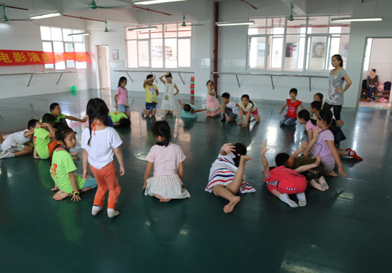 羊城首个电影童星培训班开班(图)