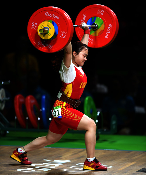 8月7日，黎雅君在挺举比赛中。当日，在2016里约奥运会举重女子53公斤级决赛中，中国选手黎雅君在抓举比赛中以101公斤的成绩打破奥运会纪录，但她在挺举比赛中三次试举失败，没有成绩。新华社记者程敏摄
