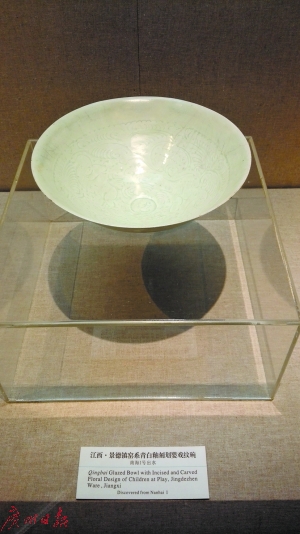 真货：在广东海上丝绸之路博物馆展示的“南海一号”打捞上来的青白釉刻划婴戏纹碗。