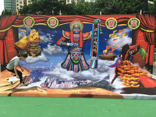 香港盂兰文化节的3D自拍区，希望让年轻人容易地接受这个节日。