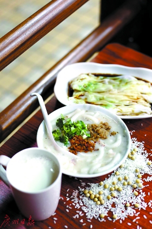 不少人早餐喜欢吃濑粉。 广州日报记者王维宣摄