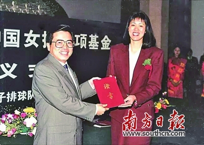 995年，TCL—郎平中国女排基金签约成立。资料图片