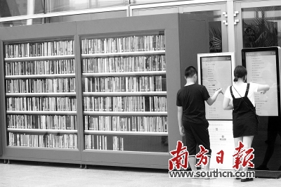 东莞图书馆24小时自助图书馆为读者提供便利。南方日报记者 孙俊杰 摄