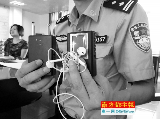 男子作案时使用的汽车解码器及干扰器。南都记者 李京 摄