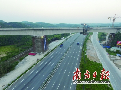 广清城际铁路桥成功“转身”。通讯员供图