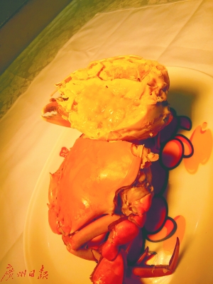 黄油蟹的油膏如沙。