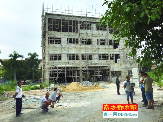 拖欠工资 建筑工人曝村委会违建 _东莞频道