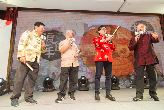 四大名嘴舞台再合体笑谈五人月饼