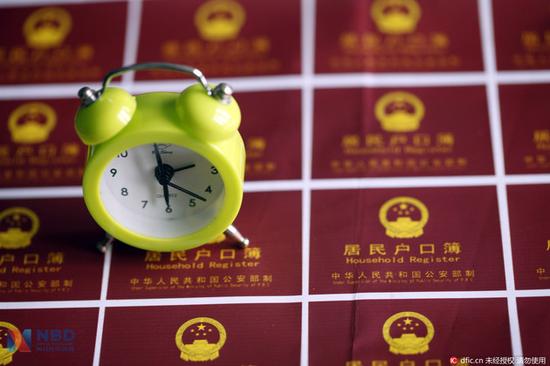 北京将研究户随人走的户口迁出政策 取消户口