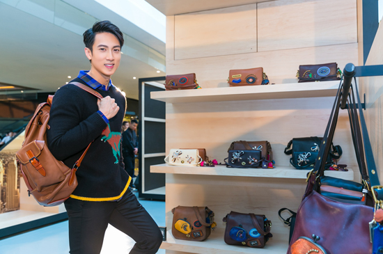 吴尊身着COACH 2016秋冬系列亮相COACH复古手袋概念店广州太古汇