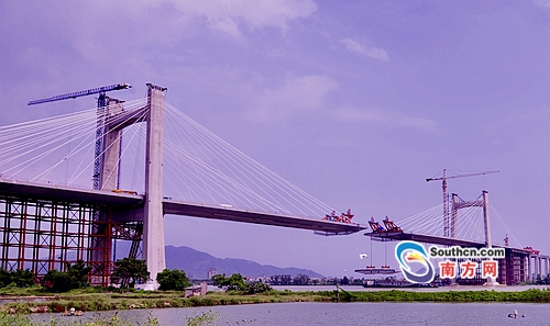 10月1日，榕江特大桥顺利合龙。
