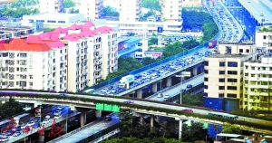 昨日，沈海高速广州支线东往西方向堵车严重。广州日报记者邱伟荣 摄