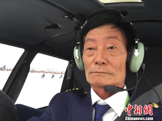 63岁报名学飞行,珠海老人黄飞成为中国年龄最大的报名考私人飞行驾照的学员 邓媛雯 摄