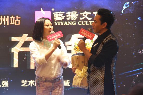 发布会邀请卡拉OK天后梁雁翎作为特别嘉宾